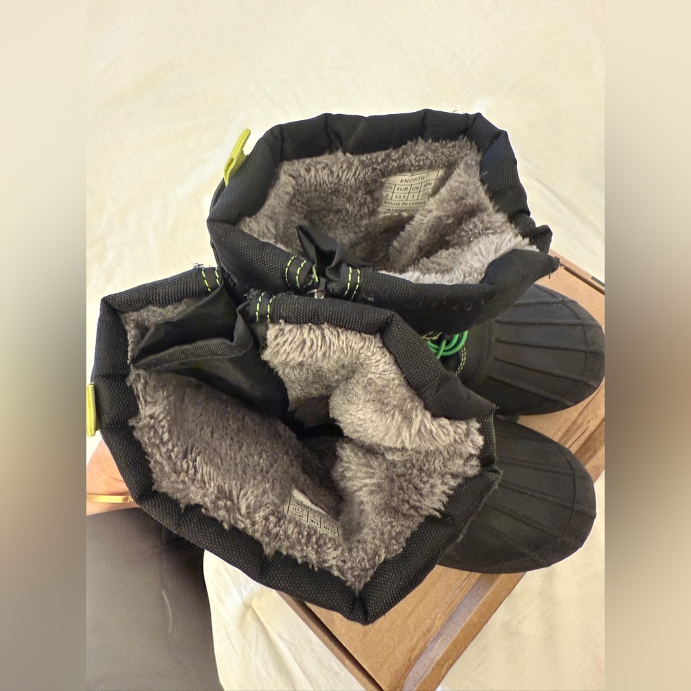 Black Boots with Green Laces - Picture 3 of 6